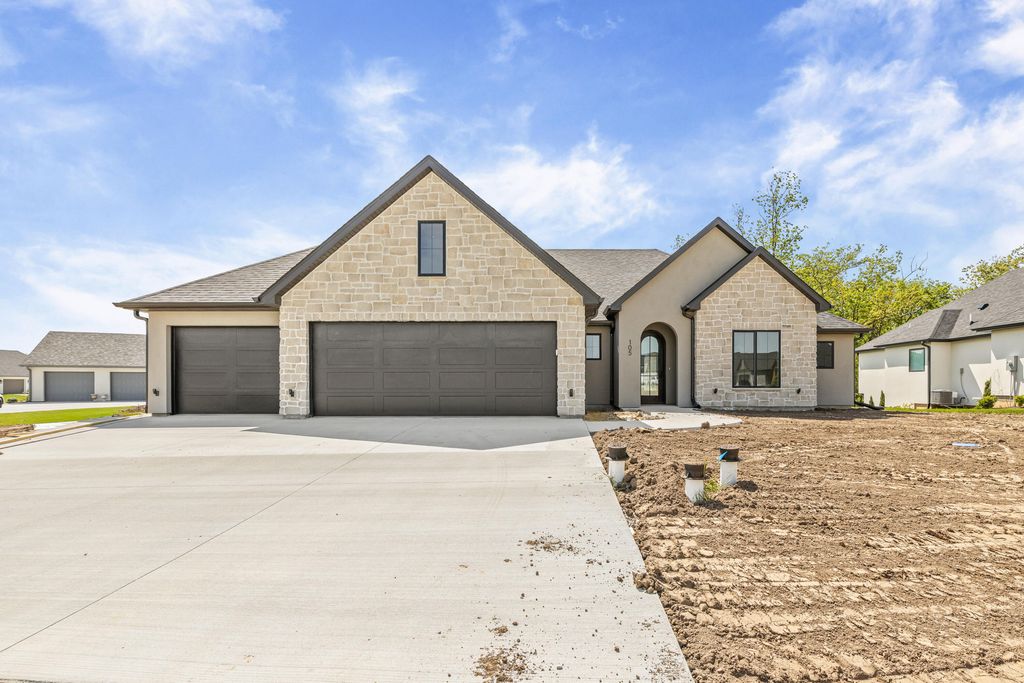 105 CRUDEN BAY DR, Columbia, MO 65201