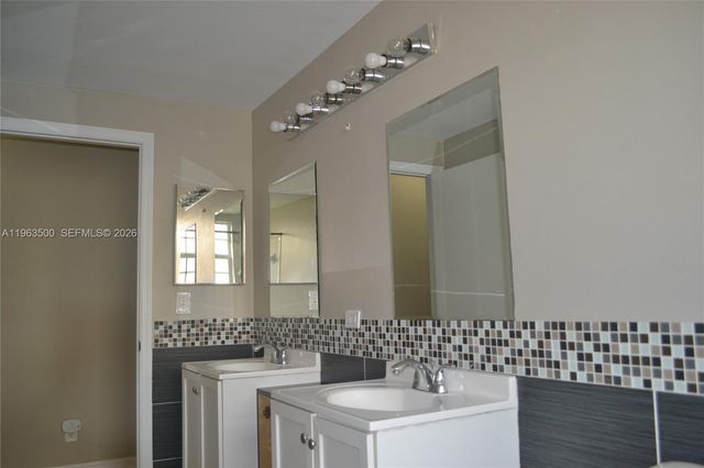 1935 Madeira Dr 1935, Weston, FL 33327