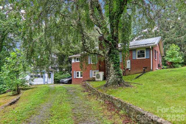 677 Mount Olivet Road, Zirconia, NC 28790