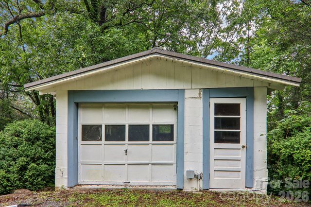 677 Mount Olivet Road, Zirconia, NC 28790