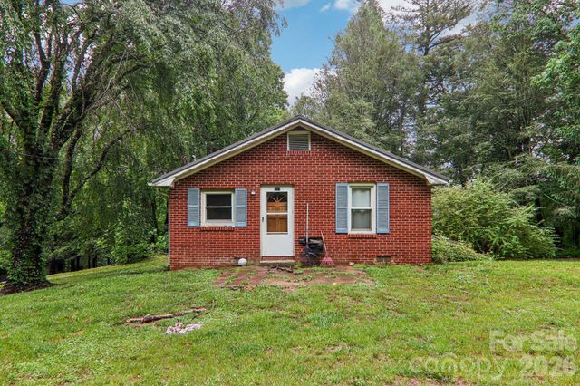 677 Mount Olivet Road, Zirconia, NC 28790