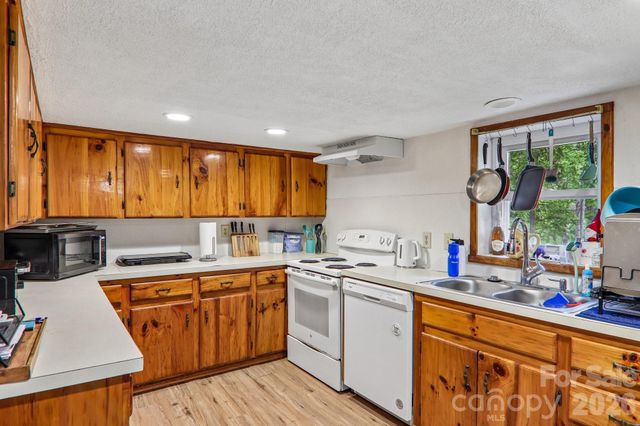677 Mount Olivet Road, Zirconia, NC 28790