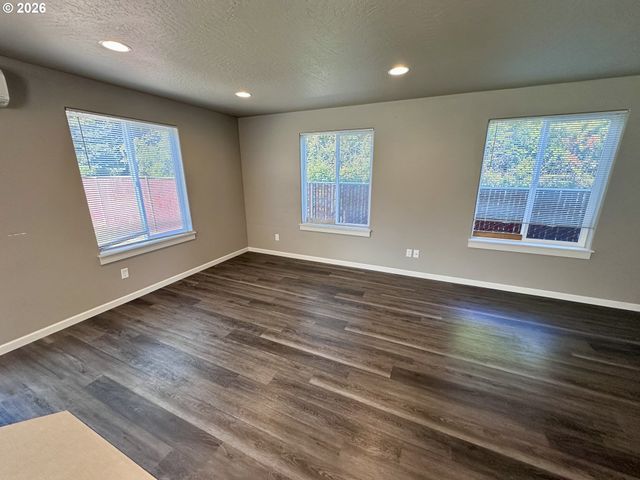 243 LACASA St, Eugene, OR 97402
