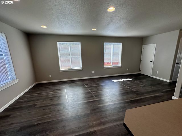 243 LACASA St, Eugene, OR 97402