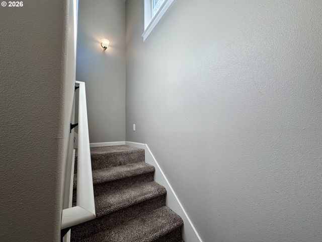 243 LACASA St, Eugene, OR 97402