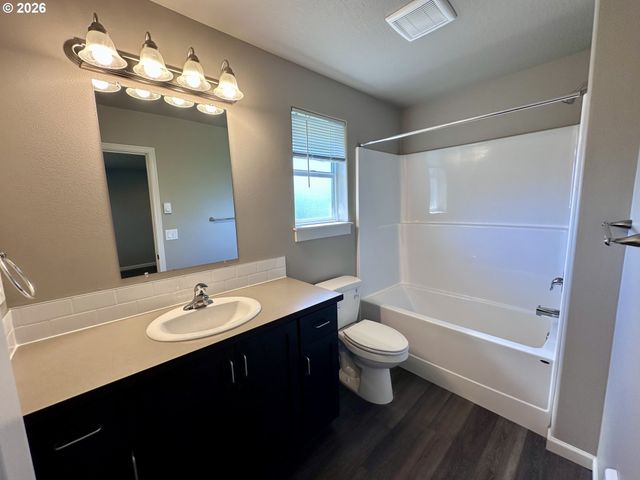 243 LACASA St, Eugene, OR 97402