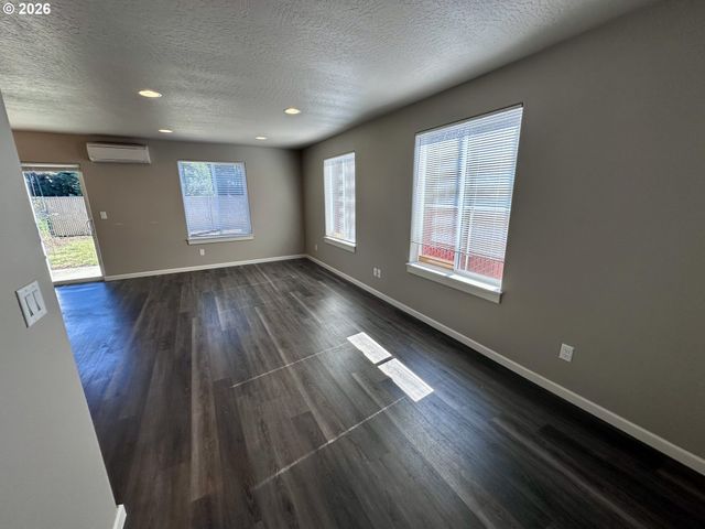 243 LACASA St, Eugene, OR 97402