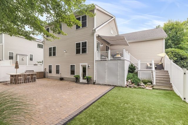 10 Charles View Lane, Medway, MA 02053