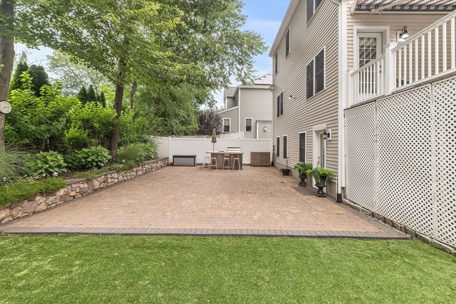 10 Charles View Lane, Medway, MA 02053