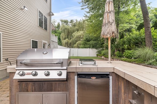 10 Charles View Lane, Medway, MA 02053