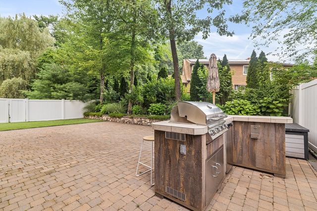 10 Charles View Lane, Medway, MA 02053
