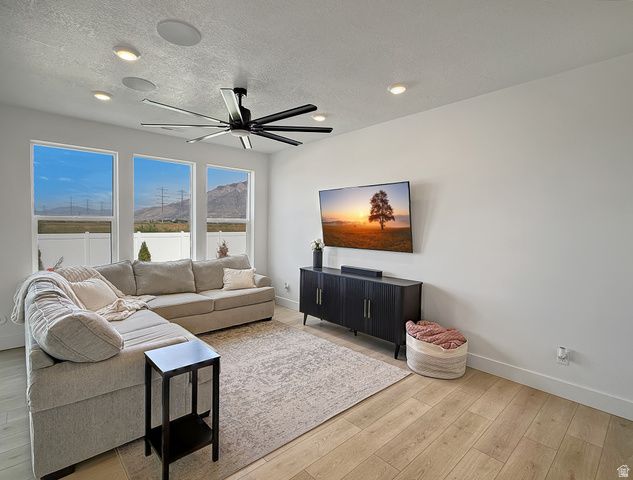 3425 W 3275 N, Plain City, UT 84404