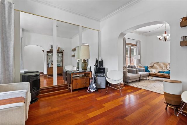 3020 N Francisco Avenue, Chicago, IL 60618