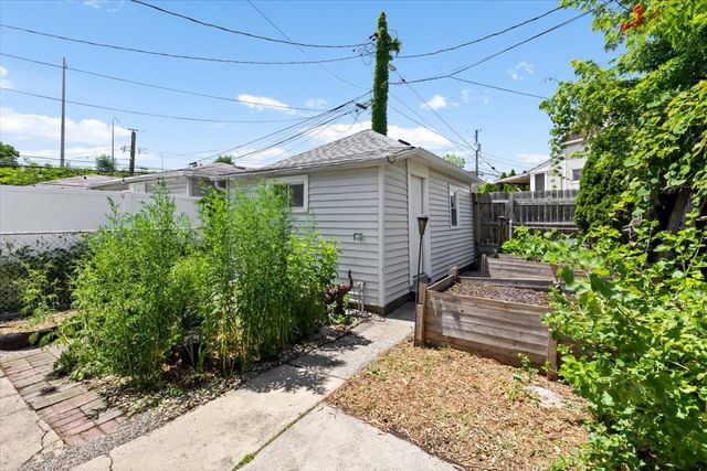 3020 N Francisco Avenue, Chicago, IL 60618