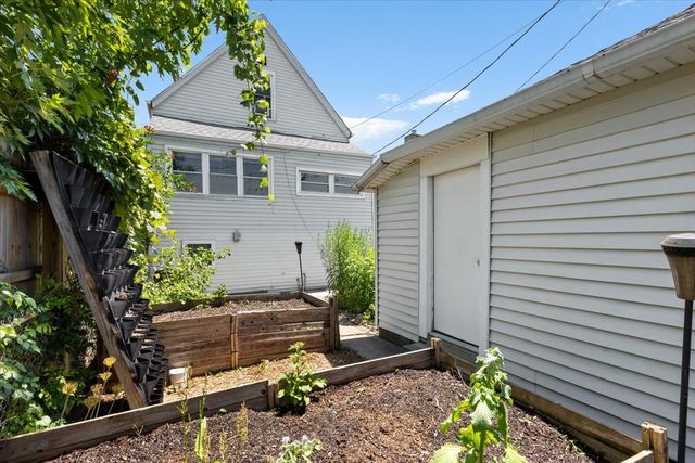 3020 N Francisco Avenue, Chicago, IL 60618