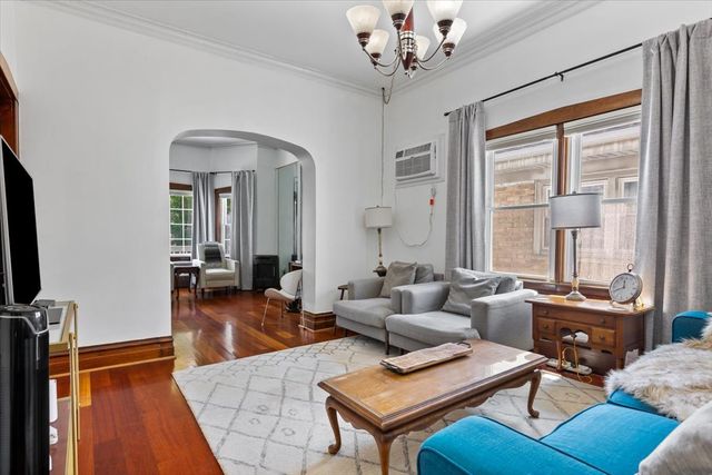 3020 N Francisco Avenue, Chicago, IL 60618
