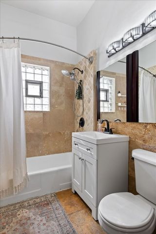 3020 N Francisco Avenue, Chicago, IL 60618