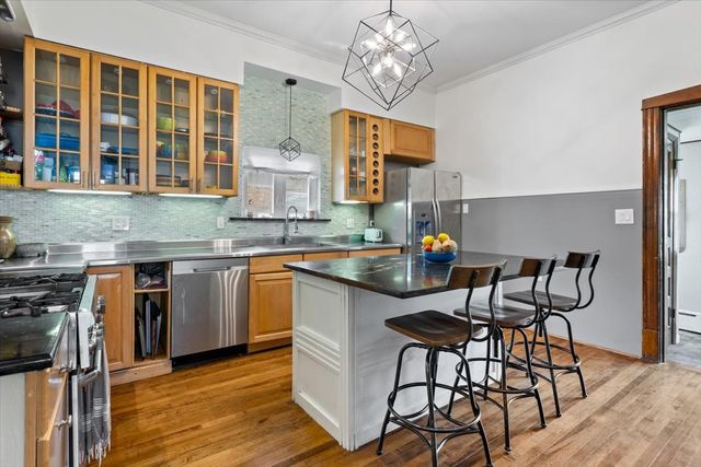 3020 N Francisco Avenue, Chicago, IL 60618