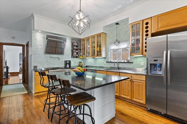 3020 N Francisco Avenue, Chicago, IL 60618
