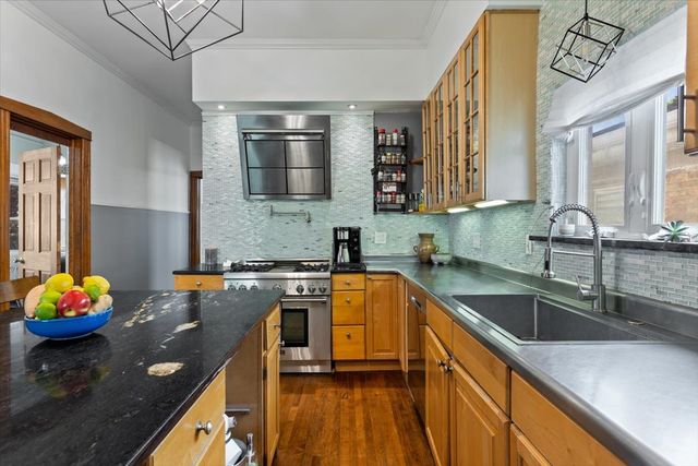 3020 N Francisco Avenue, Chicago, IL 60618