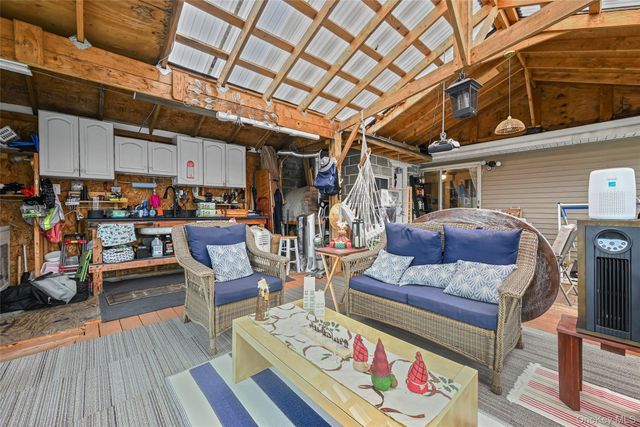 5 Chestnut Road, Inwood, NY 11096