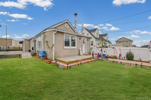 5 Chestnut Road, Inwood, NY 11096