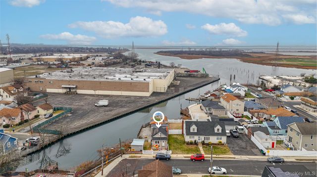 5 Chestnut Road, Inwood, NY 11096