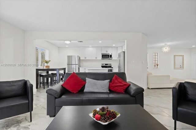 9847 Fairway Cove Lane, Plantation, FL 33324