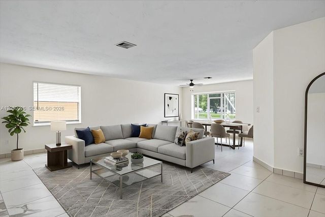 9847 Fairway Cove Lane, Plantation, FL 33324