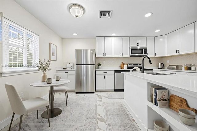 9847 Fairway Cove Lane, Plantation, FL 33324