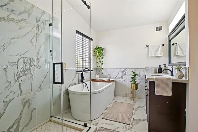 9847 Fairway Cove Lane, Plantation, FL 33324