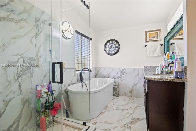 9847 Fairway Cove Lane, Plantation, FL 33324