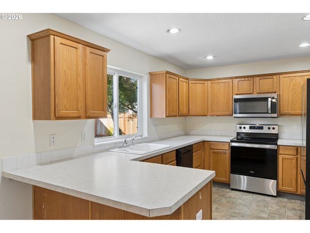13661 Se ELLEN Dr, Clackamas, OR 97015