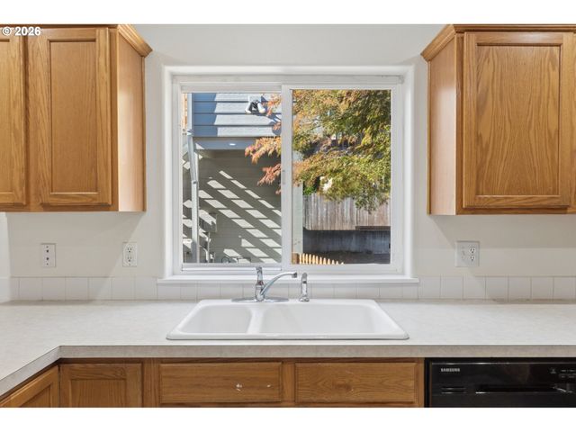 13661 Se ELLEN Dr, Clackamas, OR 97015