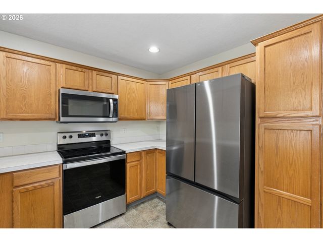 13661 Se ELLEN Dr, Clackamas, OR 97015