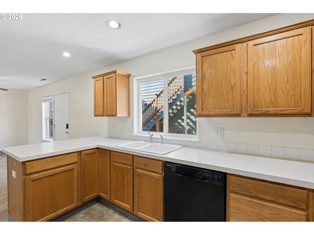 13661 Se ELLEN Dr, Clackamas, OR 97015