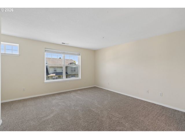 13661 Se ELLEN Dr, Clackamas, OR 97015
