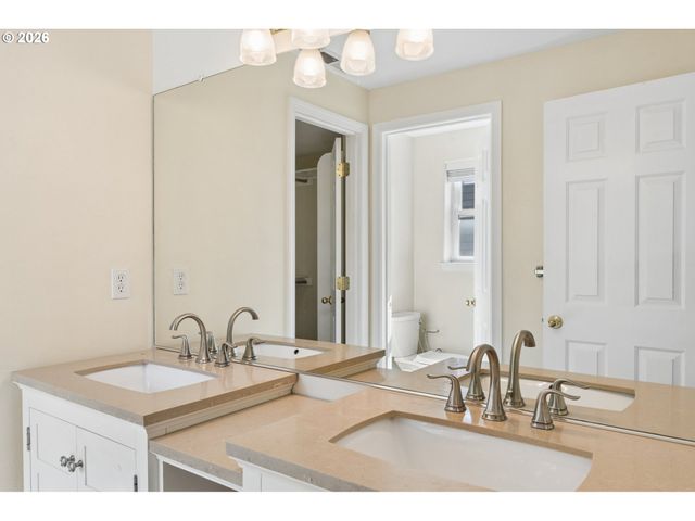 13661 Se ELLEN Dr, Clackamas, OR 97015