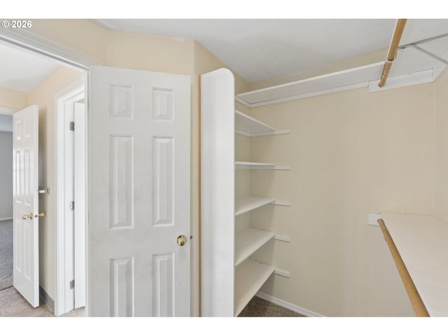 13661 Se ELLEN Dr, Clackamas, OR 97015