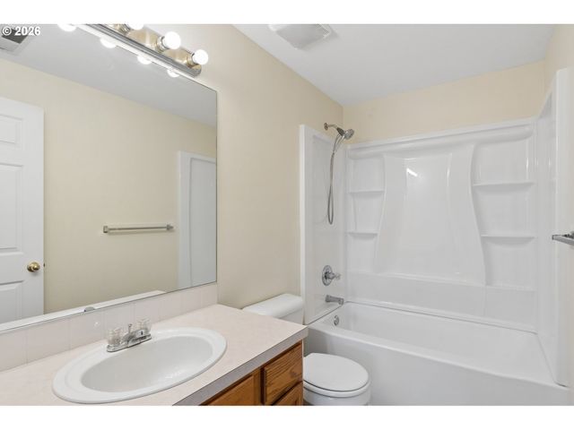 13661 Se ELLEN Dr, Clackamas, OR 97015