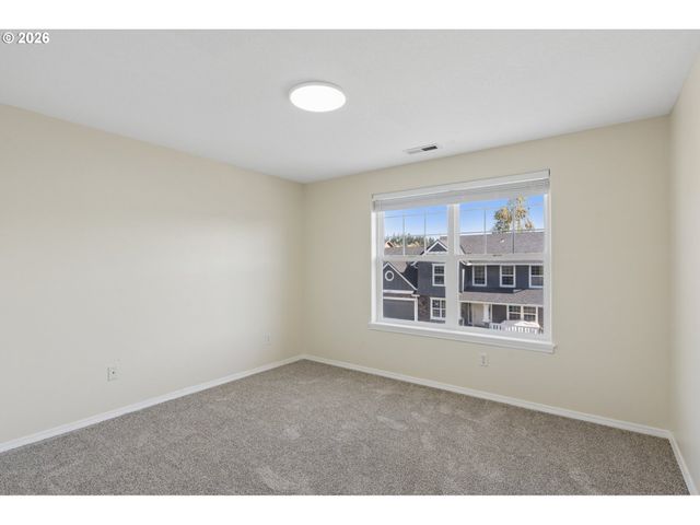 13661 Se ELLEN Dr, Clackamas, OR 97015