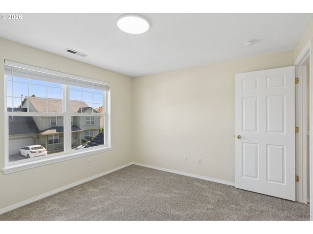 13661 Se ELLEN Dr, Clackamas, OR 97015