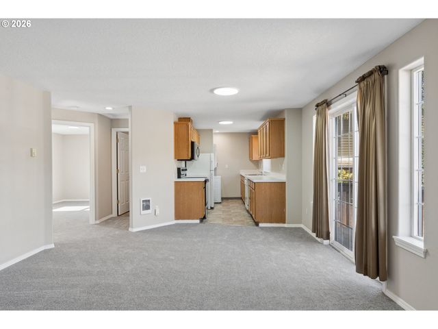 13661 Se ELLEN Dr, Clackamas, OR 97015