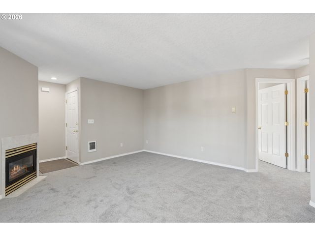 13661 Se ELLEN Dr, Clackamas, OR 97015