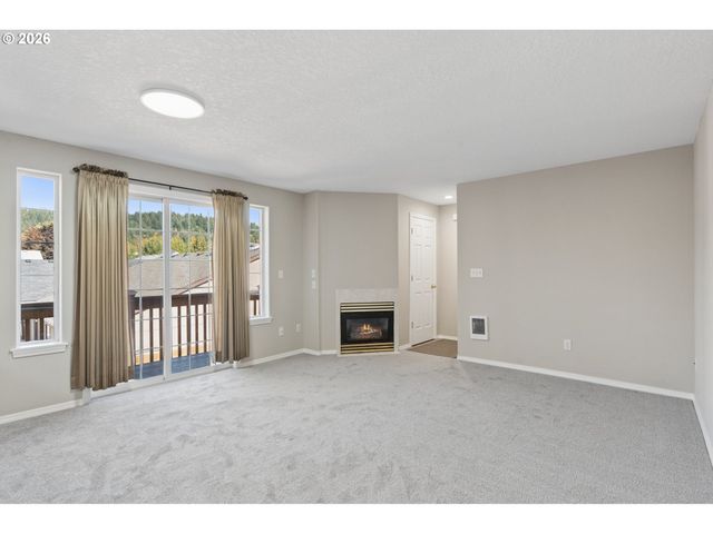 13661 Se ELLEN Dr, Clackamas, OR 97015