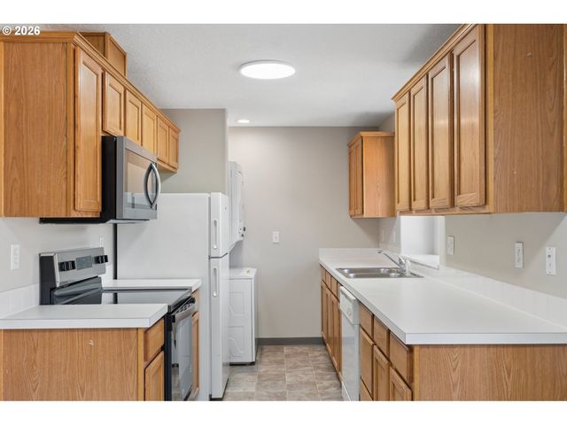 13661 Se ELLEN Dr, Clackamas, OR 97015