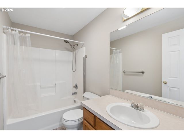13661 Se ELLEN Dr, Clackamas, OR 97015