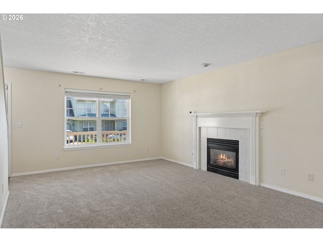 13661 Se ELLEN Dr, Clackamas, OR 97015