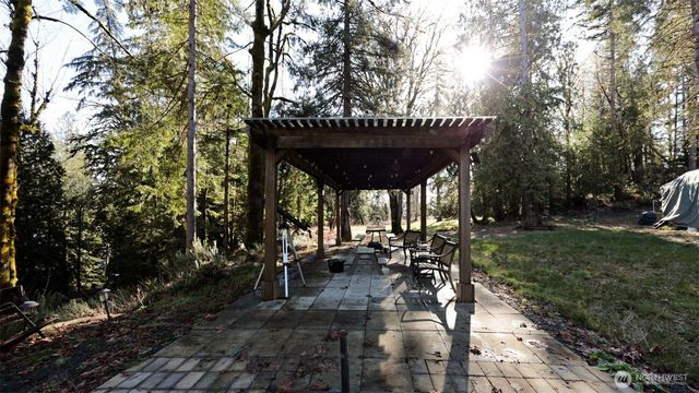 123 N Hwy 101, Hoodsport, WA 98548