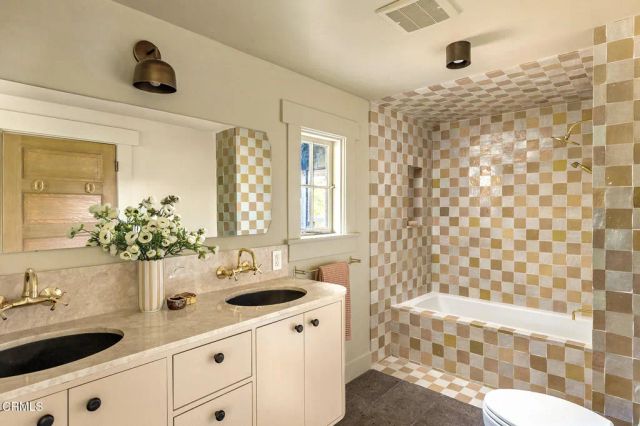 1785 N Los Robles Avenue, Pasadena, CA 91104